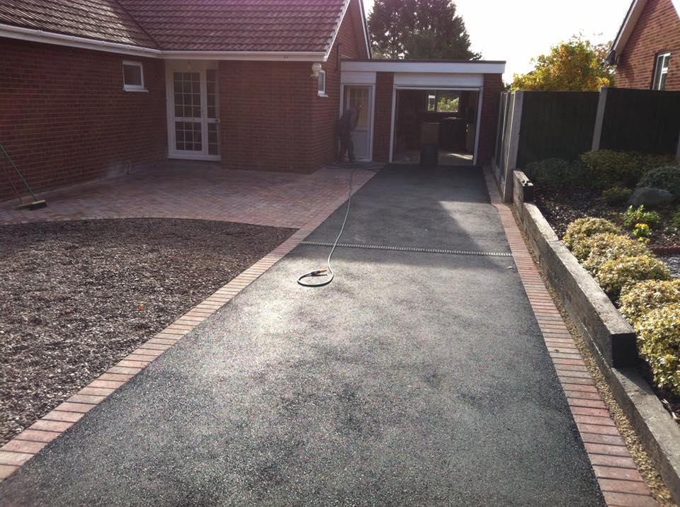 17903678_1310515872365647_9250231755323893_n Driveways