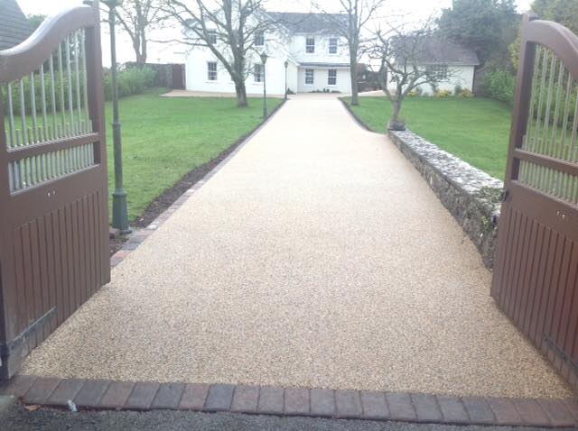 18881850_1356885874395313_2851576331662311956_n Driveways